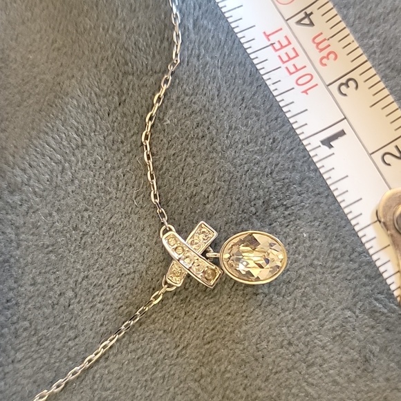 Swarovski set -- necklace and earrings - Picture 3 of 7